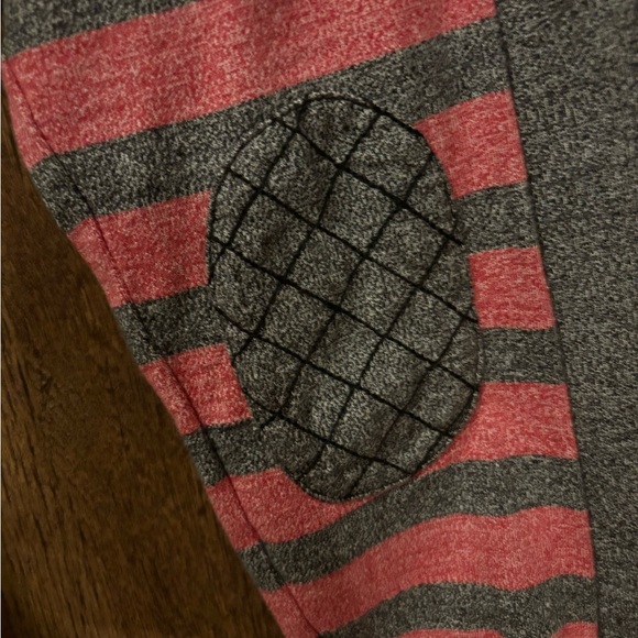 Antigua Chicago Blackhawks medium long-sleeve in red and gray heather - Picture 4 of 10